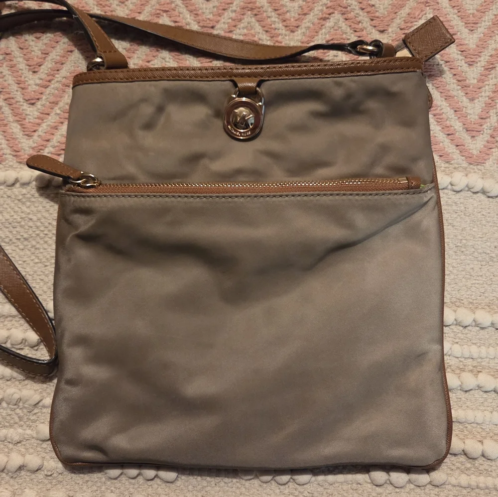Michael Kors Purse In Tan